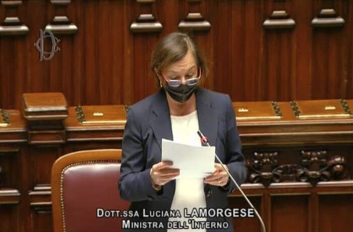 Lamorgese riferisce sugli scontri a Roma: "Inaccettabile pensare a disegni oscuri, respingo questa lettura"