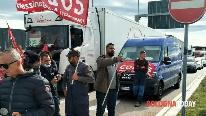 Muore operaio 22enne, i sindacati proclamano lo sciopero. Lepore convoca tavolo urgente