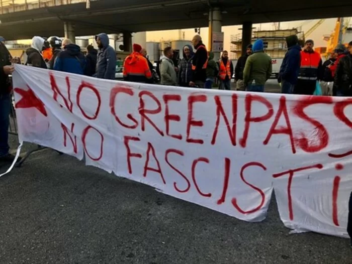 Proteste contro Green Pass a Genova: situazione sotto controllo, ma la tensione cresce