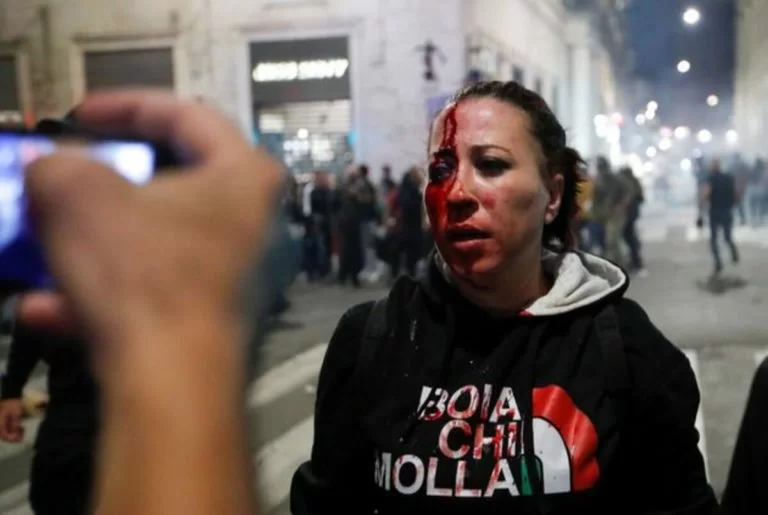 Roma assaltata da No Vax e neofascisti, Pd: “Sciogliere Forza Nuova”. Ora si teme l’escalation