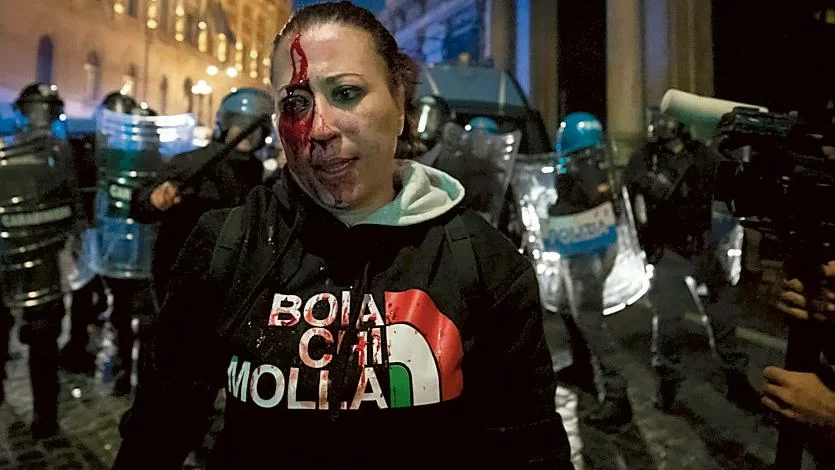 Scontri a Roma: l'alleanza esplosiva tra No Vax, No Green Pass e neofascisti