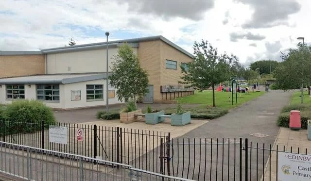 Gonne per i maschi in una scuola scozzese: la Castleview Primary School si fa promotrice di uguaglianza tra i più giovani