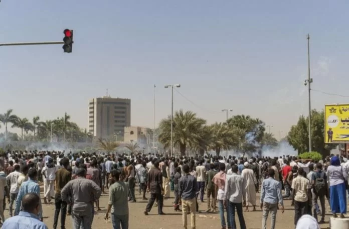 colpo di stato in sudan spari sulla folla
