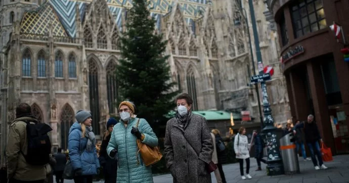 Lockdown in Austria, il cancelliere Schallenberg: "Non vogliamo la quinta, la sesta ondata"