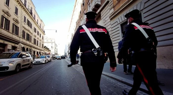 Studentessa violentata sul pianerottolo di casa: l'aggressore agli arresti domiciliari