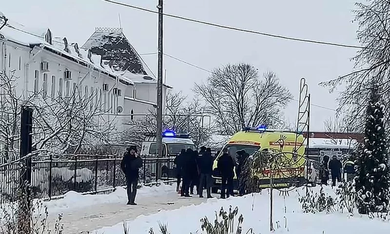 Esplosione in una scuola ortodossa fuori Mosca: un adolescente russo ha tentato di farsi saltare in aria
