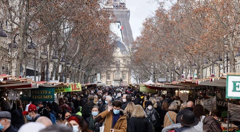 La decisione: la Francia introduce regole restrittive per i viaggiatori inglesi