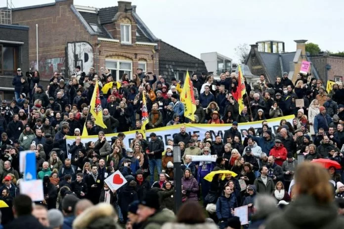 manifestazioni restrizioni anti covid europa