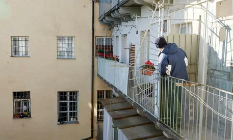 Morta la bimba caduta dal balcone: fatale il trauma cranico