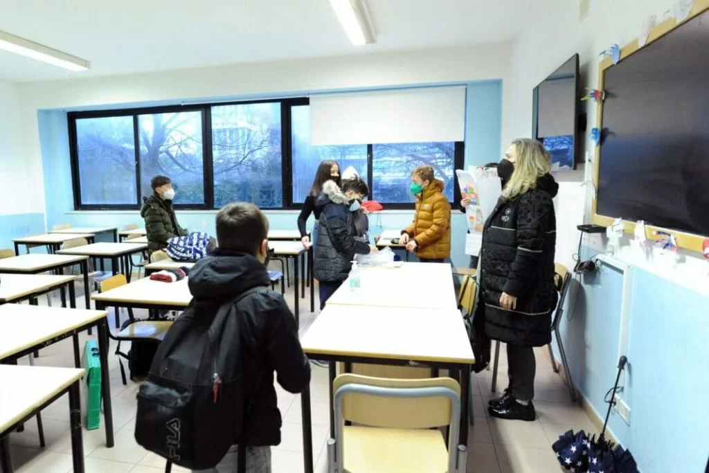 Il Tar della Campania riapre le scuole: annullata l'ordinanza di De Luca