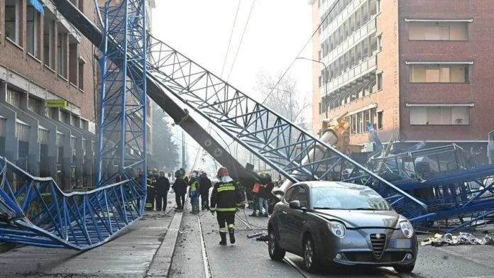 crollo gru a torino