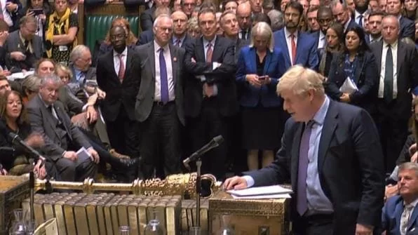 Continua la bufera su Boris Johnson: il governo inglese stavolta è accusato di ricatto