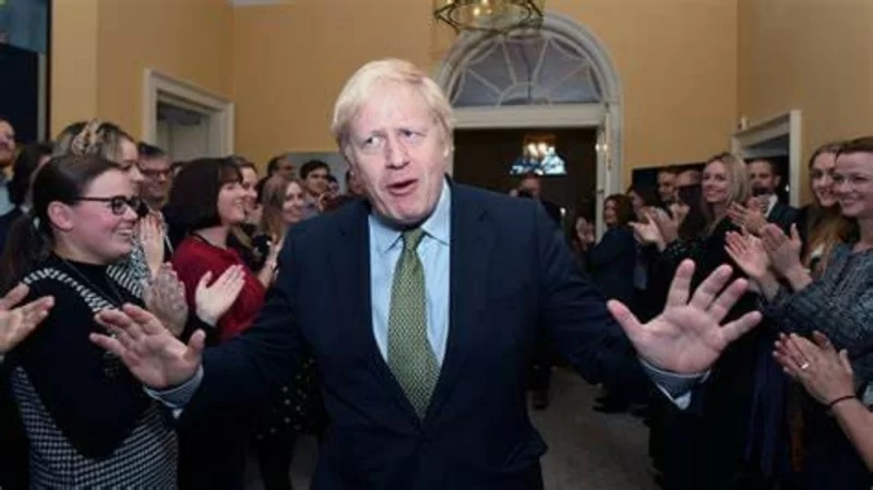 Boris Johnson, le scuse pubbliche per aver partecipato a un party durante il blocco pandemico