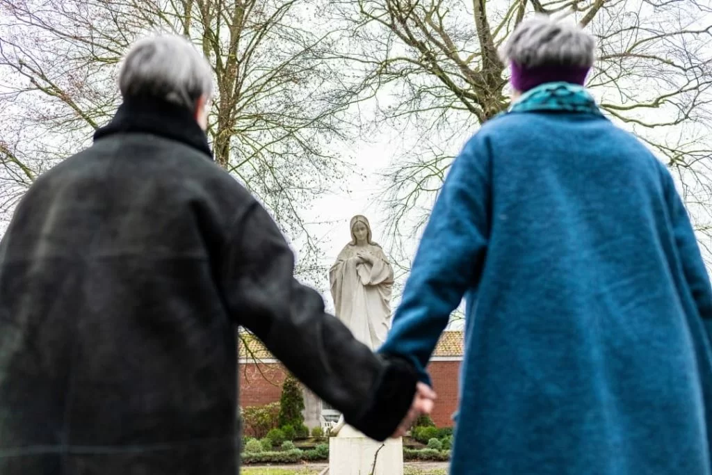 Terremoto nella chiesa cattolica tedesca: 125 dipendenti fanno coming out e si dichiarano Queer