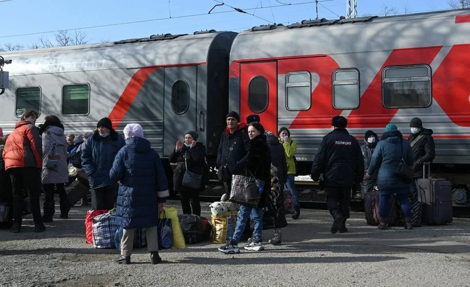 Tensione in Ucraina alle stelle: la gente fugge e le esercitazioni militari russe al confine tra Ucraina e Bielorussia proseguono