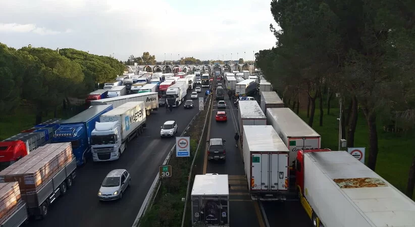 Caro benzina: le proteste degli autotrasportatori del centro sud