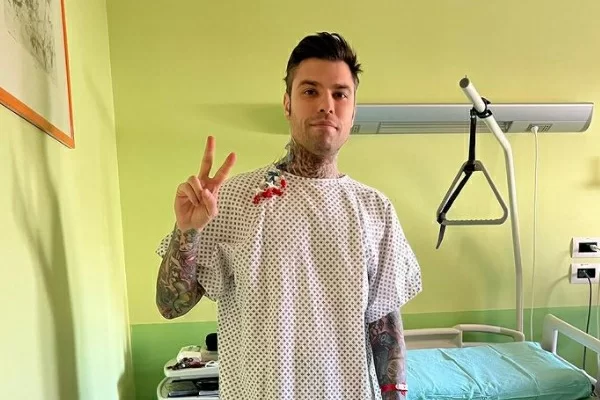 Fedez operato per tumore al pancreas: "Sto bene e non vedo l'ora di tornare dai miei figli"