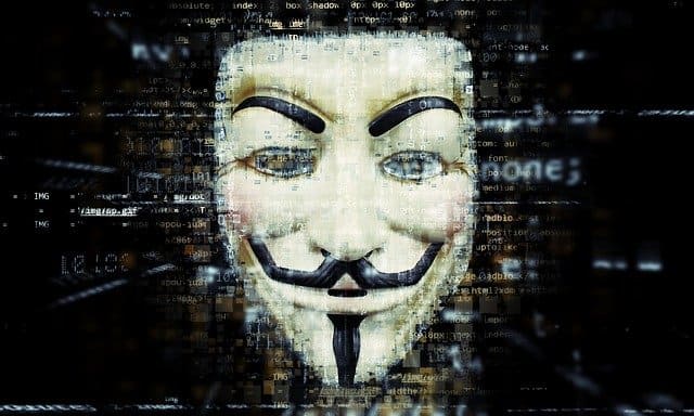 Anonymous contro Putin: il più grande gruppo di hacker al mondo porta la guerra contro la Russia sul piano informatico