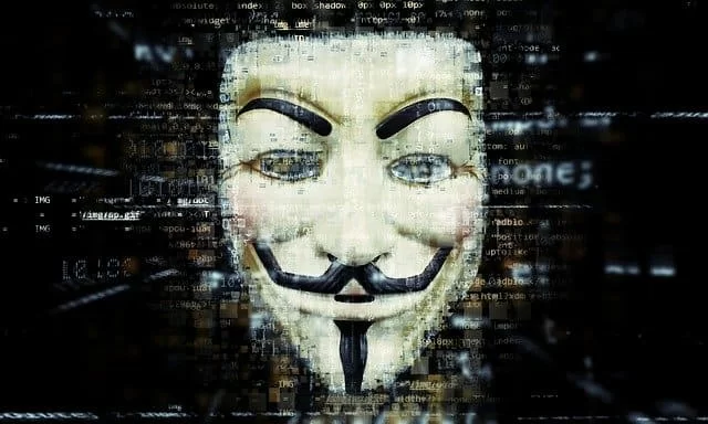 Anonymous contro Putin: il più grande gruppo di hacker al mondo porta la guerra contro la Russia sul piano informatico