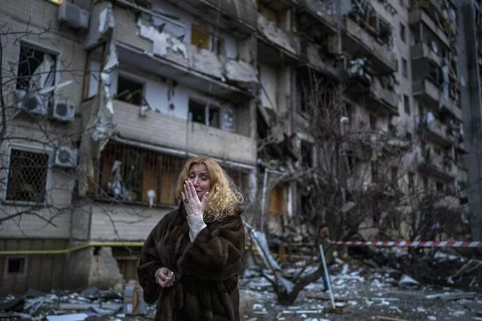 "Civili morti almeno 2000": ripartono i negoziati, Mariupol senza acqua e sotto assedio