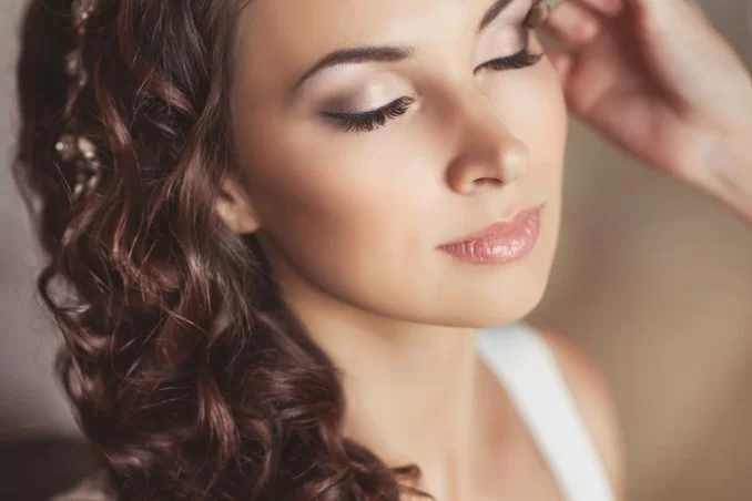 1) L'irresistibile eleganza del trucco sposa naturale