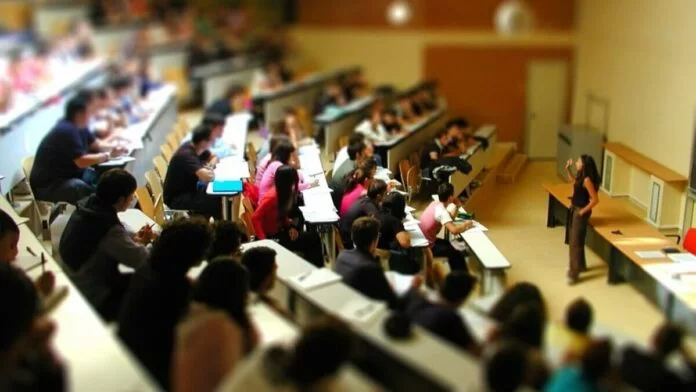 processo all'università_