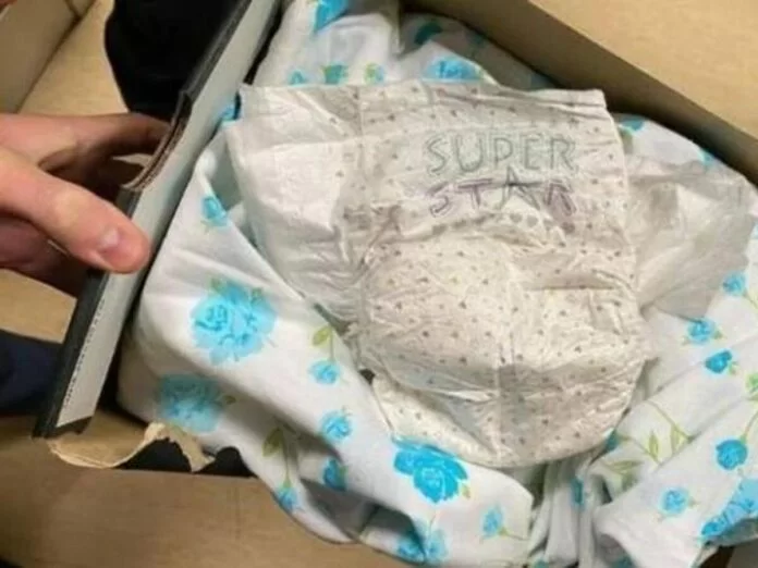 neonata abbandonata in una scatola
