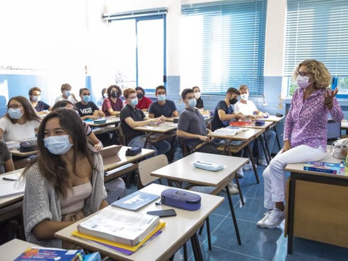 Oggi è la Giornata mondiale degli insegnanti male scuole italiane ne