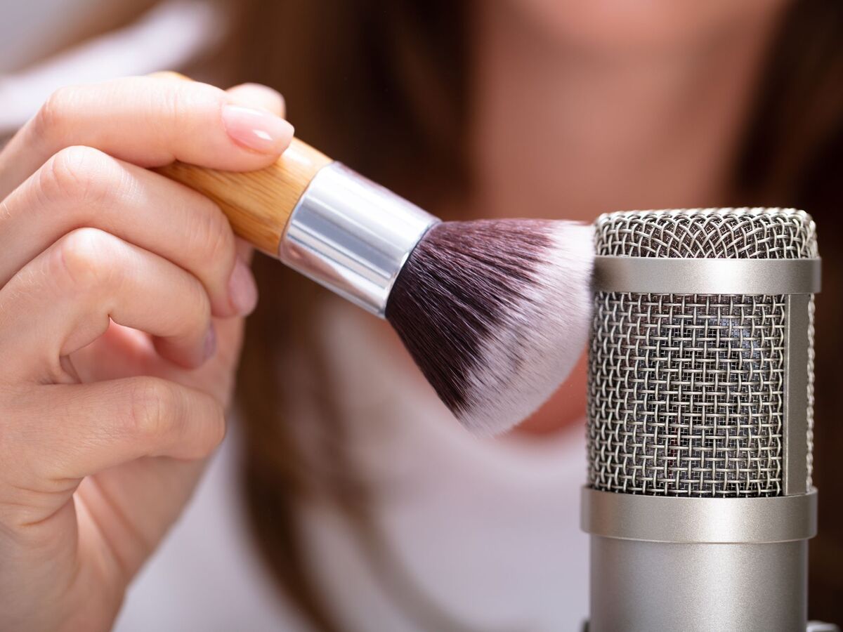 Video ASMR cosa sono e perché rilassano il cervello