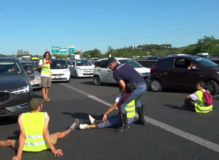 Bloccare il Grande Raccordo Anulare