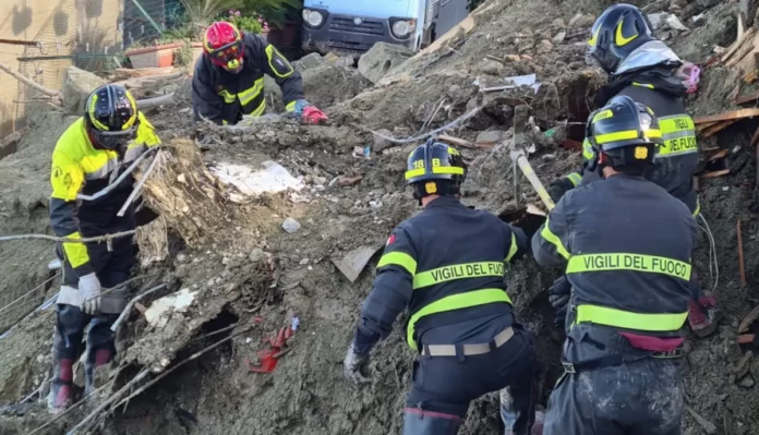 Frana di Ischia, soccorritori al lavoro