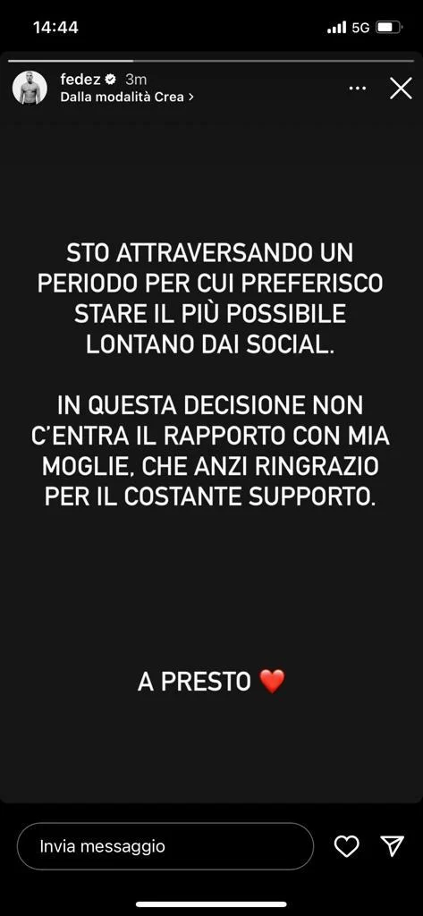 Fedez rompe il silenzio: "Voglio stare lontano dai social, ma mia moglie non c'entra"