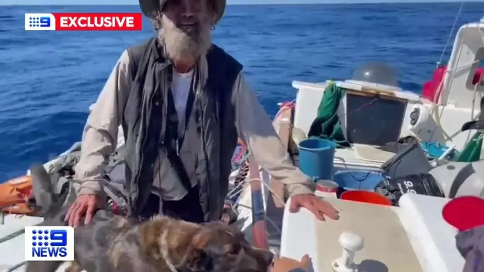 Marinaio e cane sopravvivono nell'Oceano: "Presenza dell'animale decisiva"