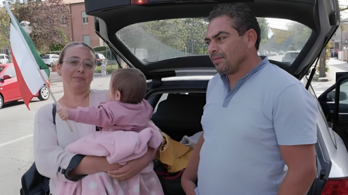 Famiglia tunisina vive in auto: coppia compra loro una casa