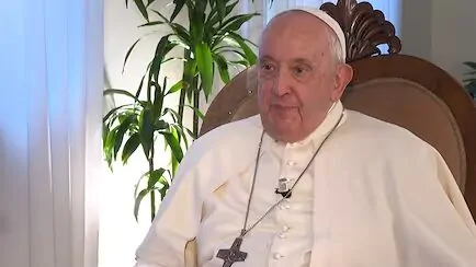 Papa Francesco, l'annuncio improvviso: "Non sto bene"