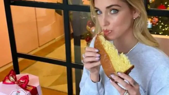 Caso pandoro_Chiara Ferragni mangia il pandoro