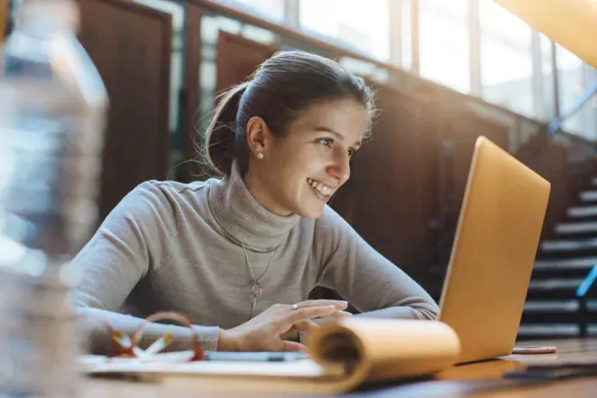 e-learning ragazza che studia