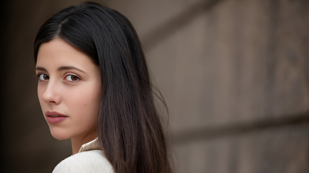 Chi è Celeste Dalla Porta, protagonista di Parthenope, dalla passerella al red carpet? 3 Celeste dalla porta