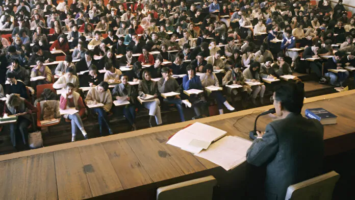 università