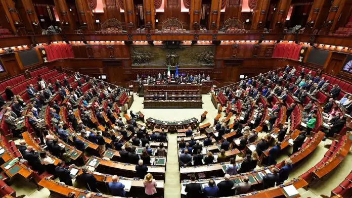 Il decreto università è legge.
