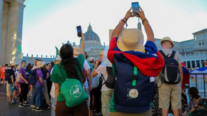 Giubileo Giovani 2025, la serata in Piazza San Pietro.