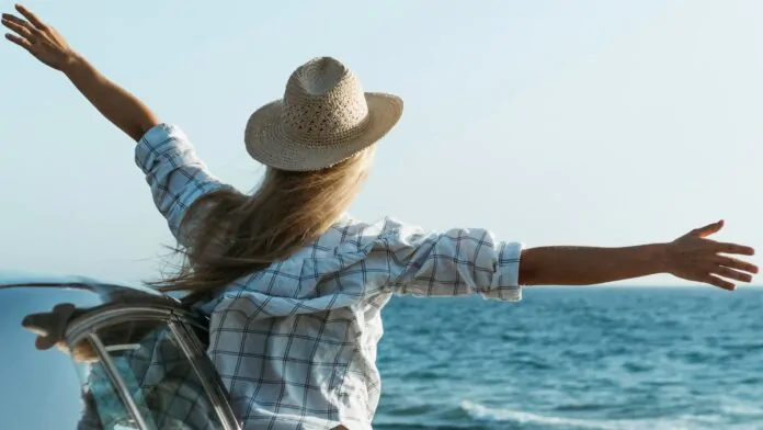 Viaggiare da soli ha molti benefici.