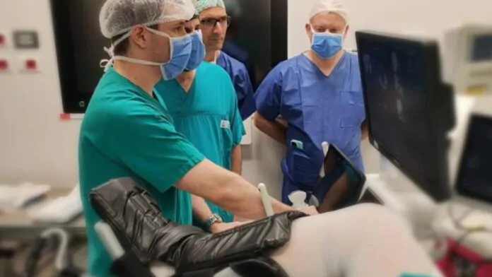 Un visore aiuta i pazienti al Molinette di Torino.