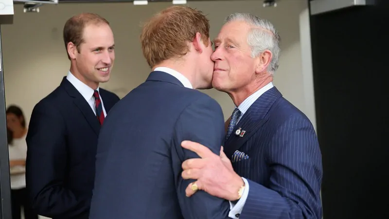 re Carlo e il principe Harry_